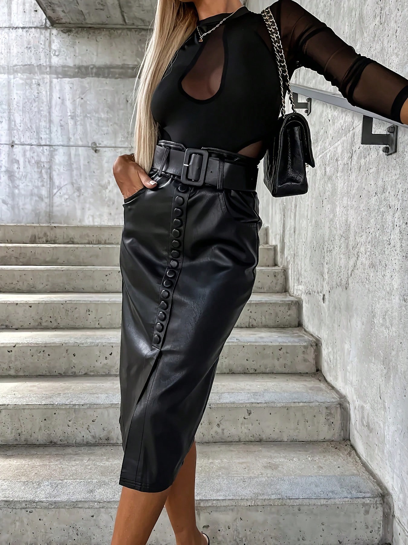 Elegant fitted midi skirt in faux leather