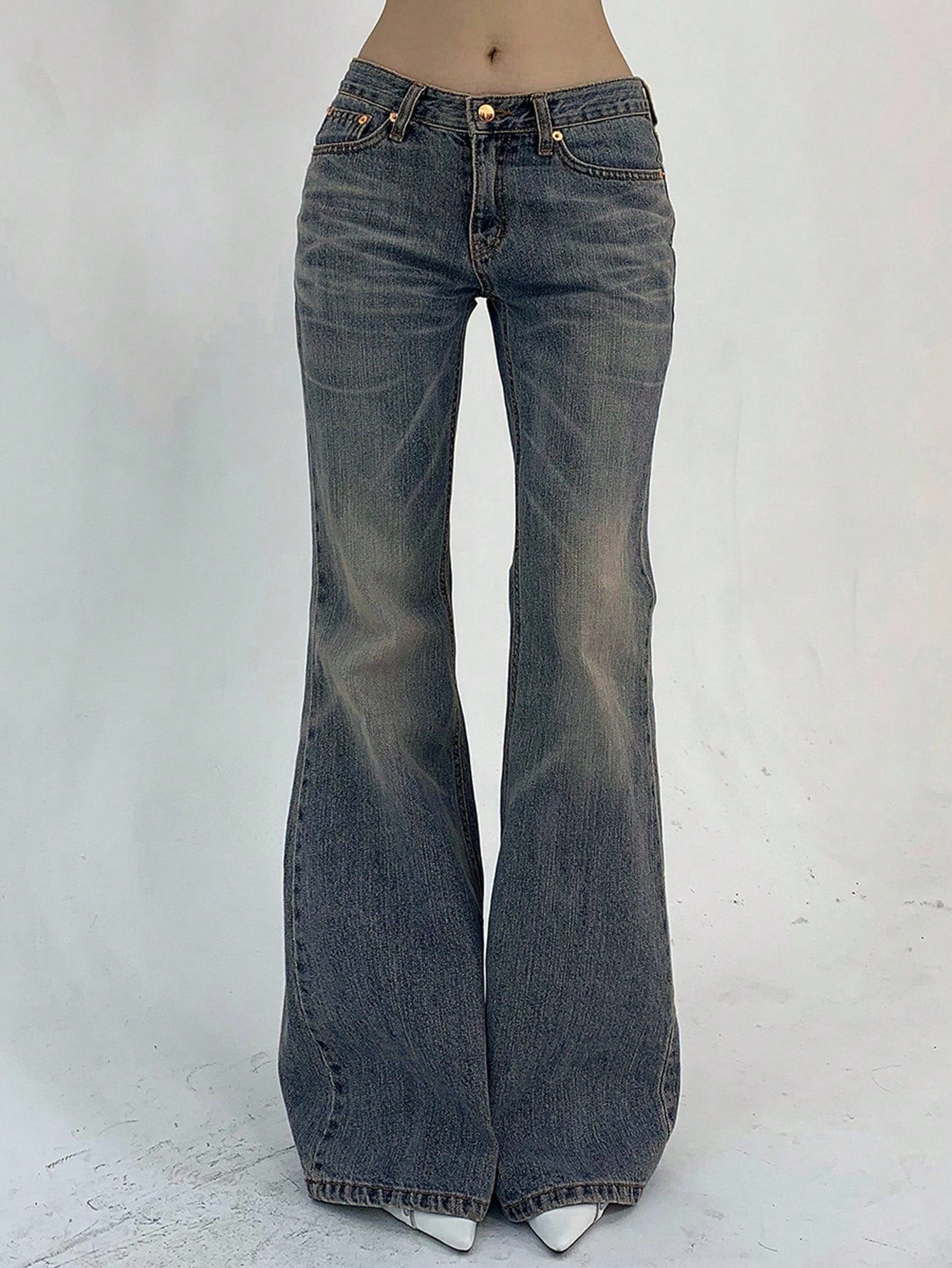 Flared jeans with front pockets